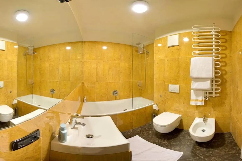 bagno camera hotel cles